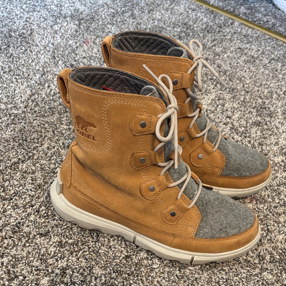 Sorel Women's Tan and Gray Winter Boots